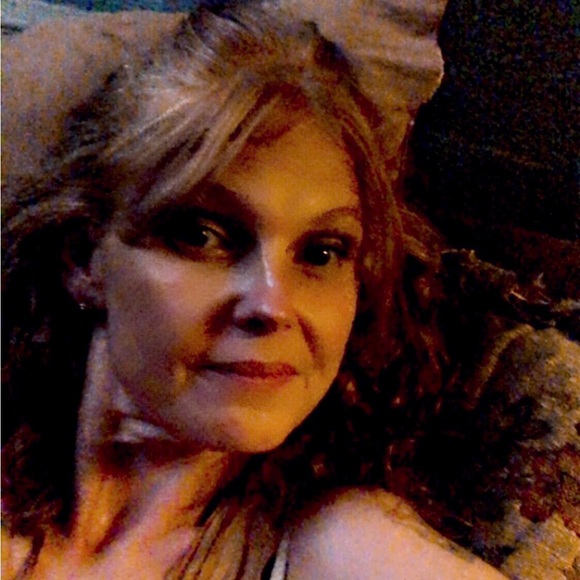 Meet your Posher, Whitney - Picture 3 of 4